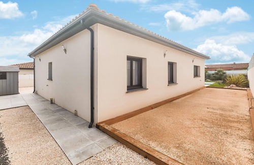 Caux House | Spend your next holiday in this modern holiday home in the south of France.