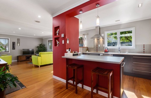 Lynmore House | SPIN AT REDWOODS MUCH LOVED LYNMORE HOME A STONE'S THROW FROM REDWOOD FOREST