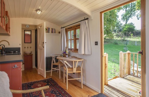 Dorchester Cottage | SPINDLEBERRY HUT, pet friendly, with a garden in Piddletrenthide