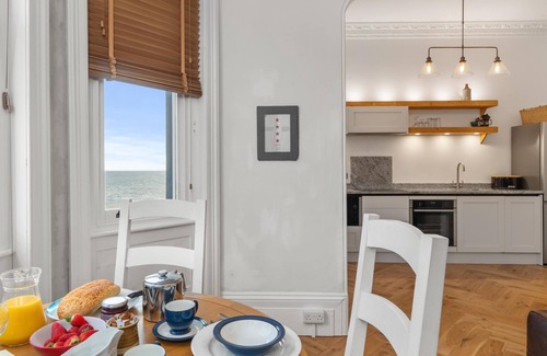 Tenby Apartment | Spinnaker - Close to Town Sea Views