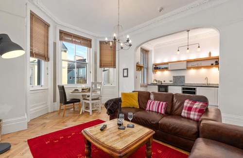 Tenby Apartment | Spinnaker - Close to Town Sea Views