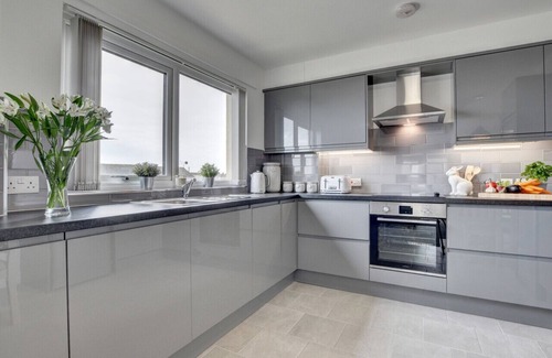 Instow Apartment | Spinnaker - Two Bedroom Apartment, Sleeps 4