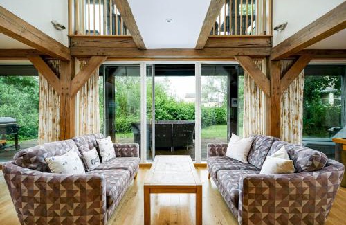 Cirencester House | Spinney Falls House CW87 Lower Mill Estate The Cotswolds