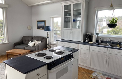 Phippsburg House | Spinneys Guesthouse & Beach Cottages