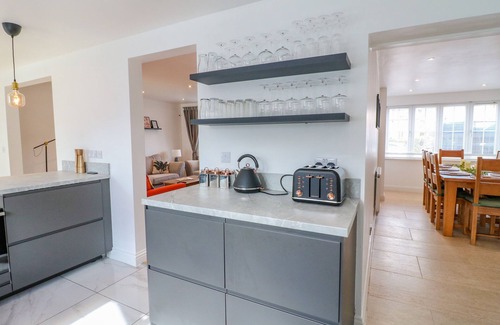 Chesterfield House | SPIRE HAVEN, family friendly, with a garden in Chesterfield