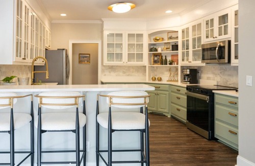Jonesboro House | Spivey Manor · Sink into the Luxe Corner Tub at an Upscale, Spacious Home