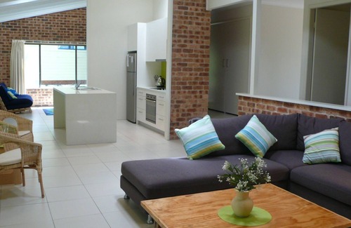 Elizabeth Beach House | Splash - Elizabeth Beach - Byo Linen