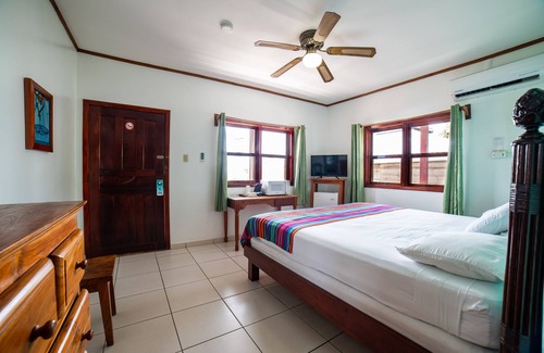 Antoneys Cay Hotel | Splash Inn Dive Resort & Villas