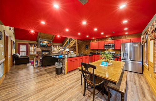 Gatlinburg Ski Chalet | Splash Mansion - Four Bedroom Chalet