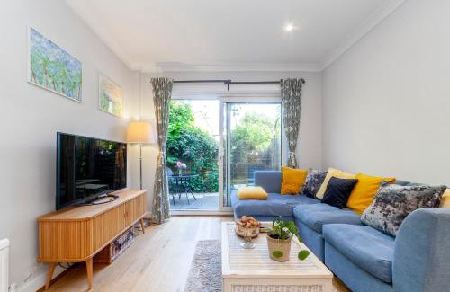 Hammersmith and Fulham Apartment | Splendid 2BR wprivate gdn, Fulham