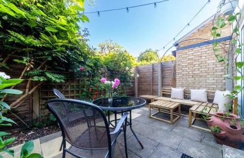 Hammersmith and Fulham Apartment | Splendid 2BR wprivate gdn, Fulham