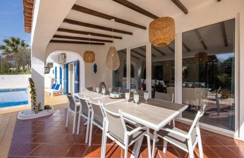 Mato Serrao Villa | Splendid Carvoeiro Villa 6 Bedrooms Casa Sacha Marias Short Drive To Centre Great Pool Area