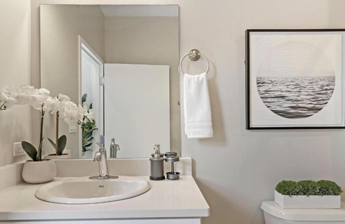 Lake View East Apartment | Splendid & Fully Furnished 1BR Apartment - Broadway 204 rep