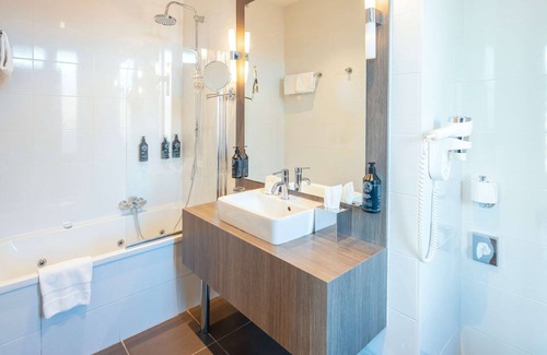 Annecy Old Town Hotel | Splendid Hotel Lac d'Annecy - Handwritten Collection