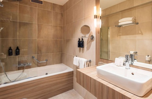 Annecy Old Town Hotel | Splendid Hotel Lac d'Annecy - Handwritten Collection