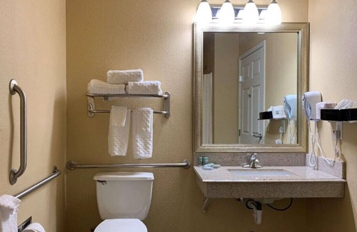 Oakdale House | Splendid Room! Amazing Amenities W/ Free WiFi