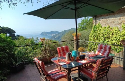 Vegliasco Villa | Splendid Villa with Sea View Alassio