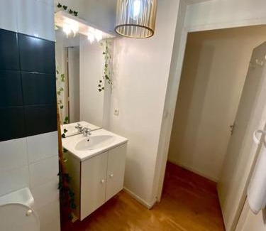 Costieres Apartment | Splendide studio Moderne - Proche centre - Laverie