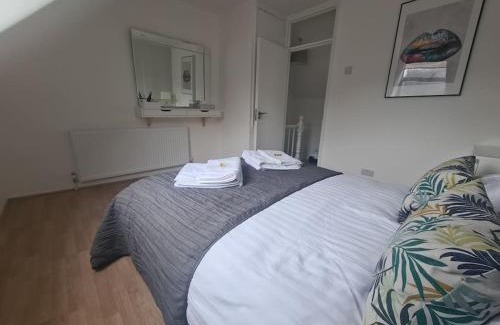 Luton Apartment | Split level luton town center flat