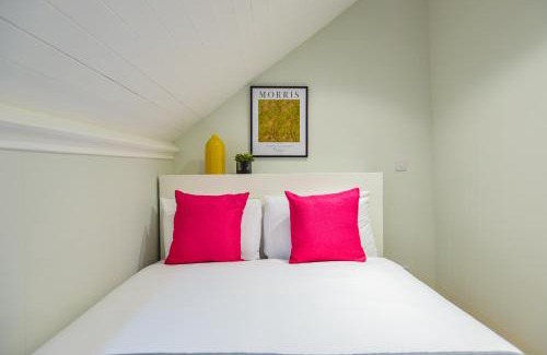 Kilburn Apartment | Split Level Studio at West Hampstead by Concept Apartments