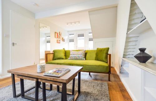 Kilburn Apartment | Split Level Studio at West Hampstead by Concept Apartments