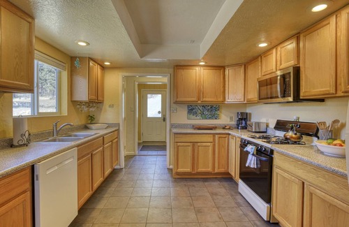 Pagosa Springs Cabin | Split Pine Cabin: Hot tub, Stunning Mountain Views, Near Downtown!