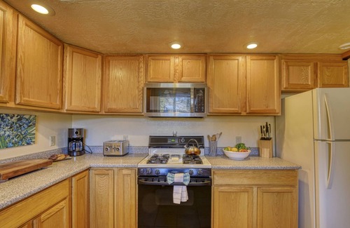 Pagosa Springs Cabin | Split Pine Cabin: Hot tub, Stunning Mountain Views, Near Downtown!