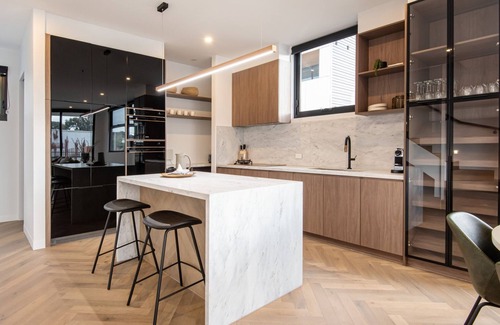 Richmond Apartment | Sport Precinct Luxury Style over four levels
