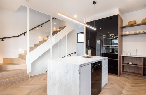 Richmond Apartment | Sport Precinct Luxury Style over four levels