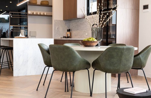 Richmond Apartment | Sport Precinct Luxury Style over four levels