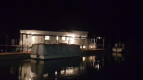 Bornheim Boat Rental | Sportboot Lorenzo