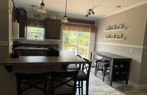 Welaka House | Sportsman's Bluff sits high above a deepwater canal with the river minutes away!