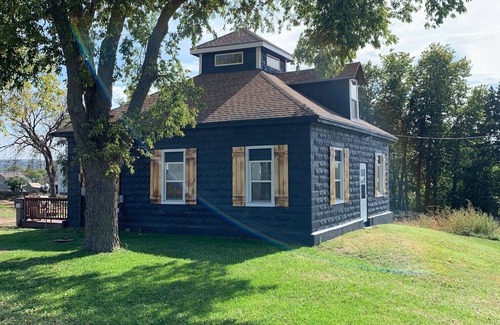 Oacoma Cottage | Sportsman's cabin near the Missouri River