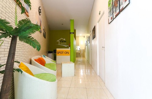 Banyuwangi Hotel | SPOT ON 2332 D'green Homestay