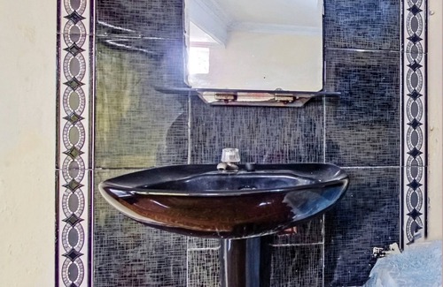 Ciputat Timur Hotel | SPOT ON 90060 Jq Homestay Syariah