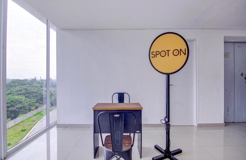 Tangerang Hotel | SPOT ON 90149 Jr Room