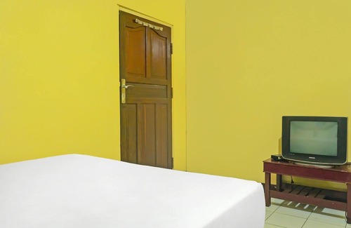Kalimantan Hotel | SPOT ON 92466 Adam Kost SyariahNearWisata Jembatan Barito