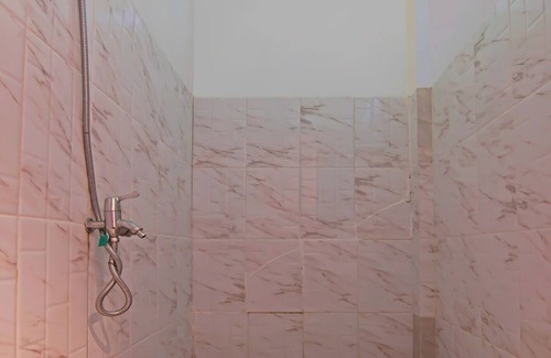 Pekanbaru Hotel | SPOT ON 92570 Putri Guest House Syariah Near SPBU Rimbo Panjang