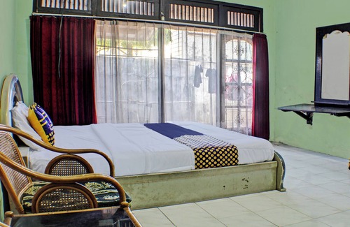Bandar Lampung Hotel | SPOT ON 92682 Badar Guest House Syariah