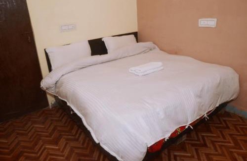 Sardhana Hotel | SPOT ON Hotel Abhinandan
