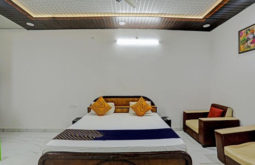 Aligarh Hotel | SPOT ON Royal Palm Room & Restaurant