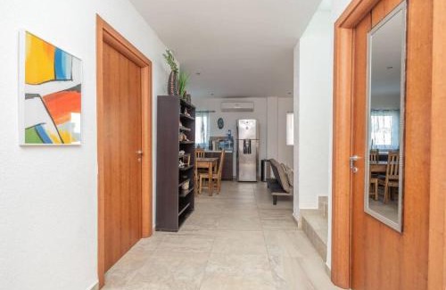 Roatan Apartment | Spotless 3 BRs house w/pool