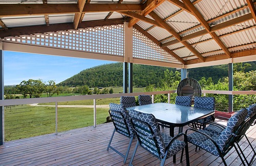 Broke House | Sprawling country valley views with a hint of wine