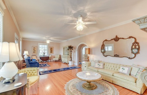 El Pino Parque Villa | Sprawling Daytona Beach Villa < 1 Mi to Beach!