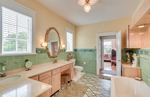 El Pino Parque Villa | Sprawling Daytona Beach Villa < 1 Mi to Beach!