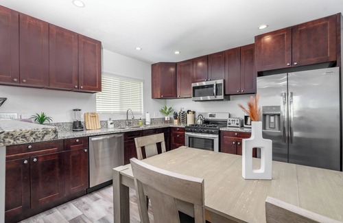 Downtown Redlands House | Sprawling Downtown Redlands Retreat Central to all Schools, Hospitals & Events