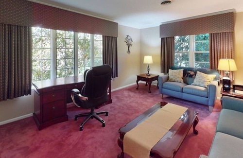 Whitesboro House | Sprawling Rancher- in-ground Heated Pool W/Hot Tub