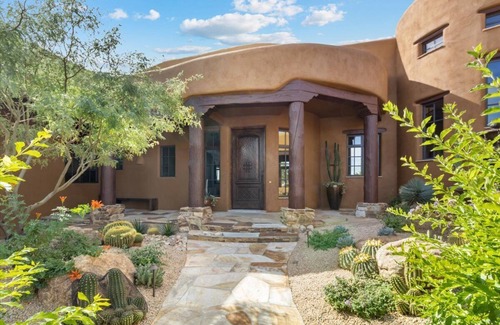 Mirabel Village House | Sprawling Western Paradise on Mirabel Golf Course