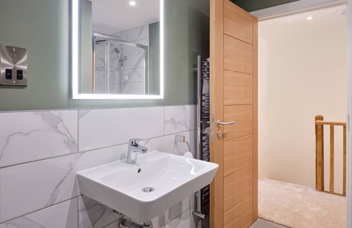 Chittlehamholt Cabin | Spread across two floors, this inviting 2-bedroom lodge promises a comfortable retreat for up to 4 g