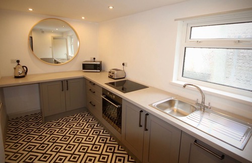 Burry Port Cottage | SPRING BREAKS - COSY COTTAGE; BEACHES; DOG FRIENDLY